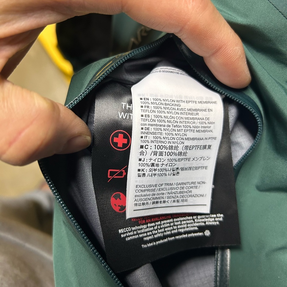 Arc'teryx Beta AR Men’s jacket - Picture 13 of 14